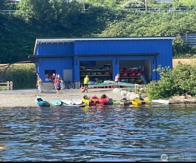 Bog Lake Beach park Kayaks | Image 30