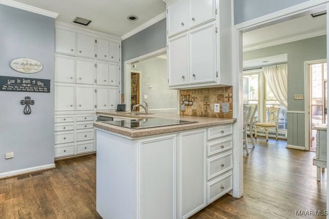 So many cabinets and drawers | Image 31