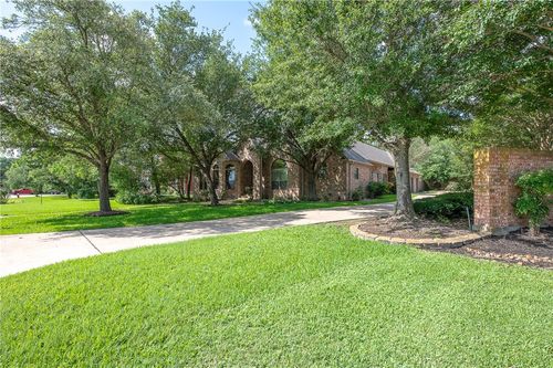 9300 Lakeside Ct, College Station, TX, 77845-8733 | Card Image