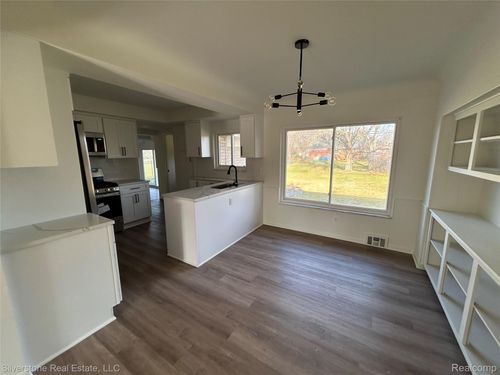 5681 Skylite Ln, Shelby Twp, MI, 48316-1659 | Card Image