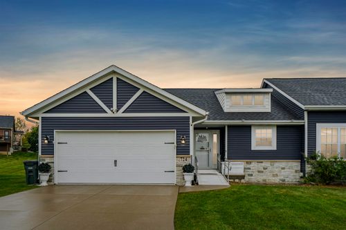 724 Grindstone Cir, Waterloo, IA, 50702-6124 | Card Image