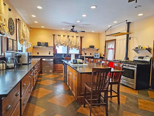 527 Main St, Enosburg Falls, VT, 05450-6010 | Card Image