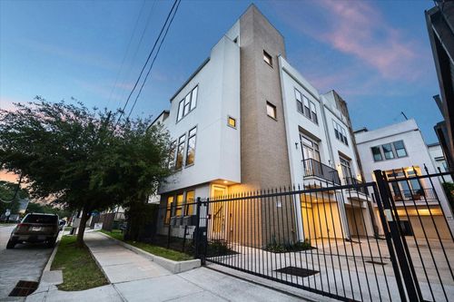 2110 Genesee St, Houston, TX, 77006-2136 | Card Image