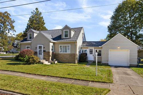 2597 11th St, Cuyahoga Falls, OH, 44221-2469 | Card Image