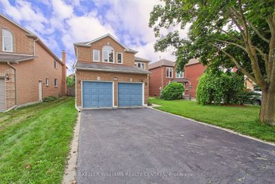 768 College Manor Dr, House other with 4 bedrooms, 3 bathrooms and 6 parking in Newmarket ON | Image 2