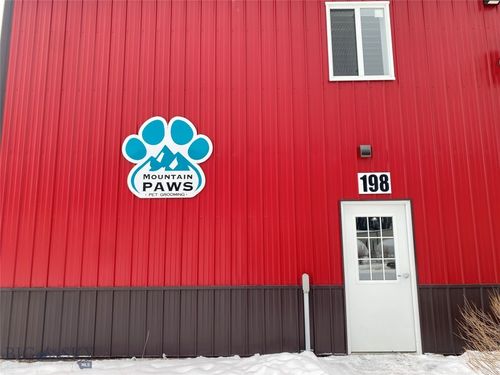 198 Running Iron Dr, Gallatin Gateway, MT, 59730-8831 | Card Image