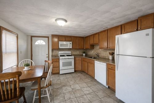 a1-585 Somerville Ave, Somerville, MA, 02143-3240 | Card Image