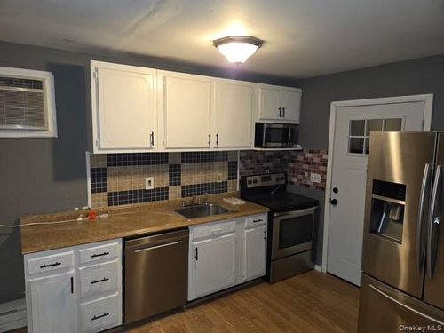 11 Halliday Rd, Coram, NY, 11727-3024 | Card Image