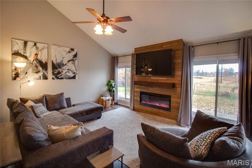 38 Katie Lynn Ct, Glen Carbon, IL, 62034-1222 | Card Image