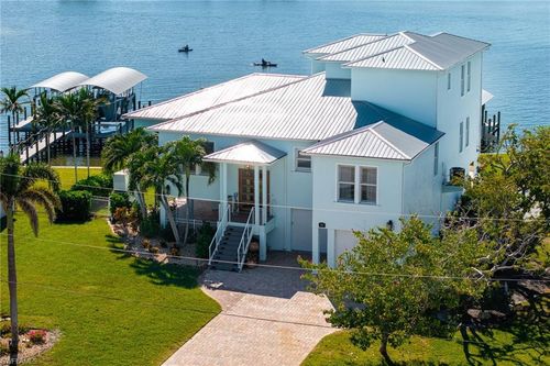 3807 San Carlos Dr, ST. JAMES CITY, FL, 33956-2202 | Card Image