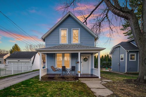 317 W 2nd St, Momence, IL, 60954-1402 | Card Image