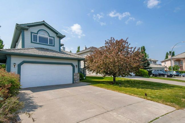 206 Valley Glen Bay Nw, Home with 4 bedrooms, 3 bathrooms and 4 parking in Calgary AB | Image 2