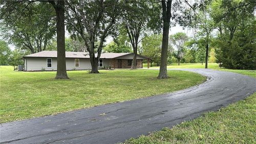 28380 Old Kc Rd, Paola, KS, 66071 | Card Image