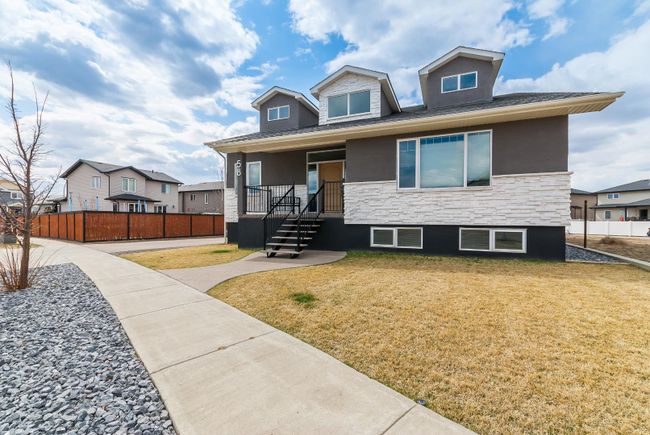 58 Somerside Gate Se, Home with 7 bedrooms, 4 bathrooms and 6 parking in Medicine Hat AB | Image 3