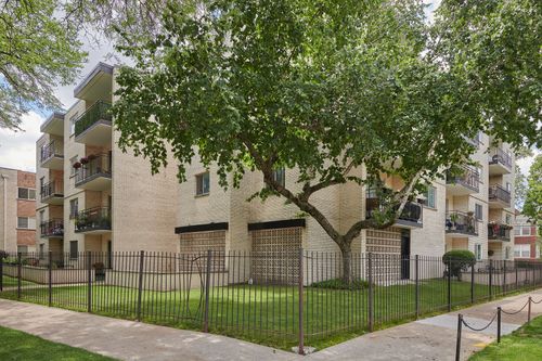 1e-7074 N Ridge Blvd, Chicago, IL, 60645-3544 | Card Image