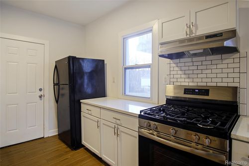 6123 Commonwealth St, Detroit, MI, 48208-1327 | Card Image