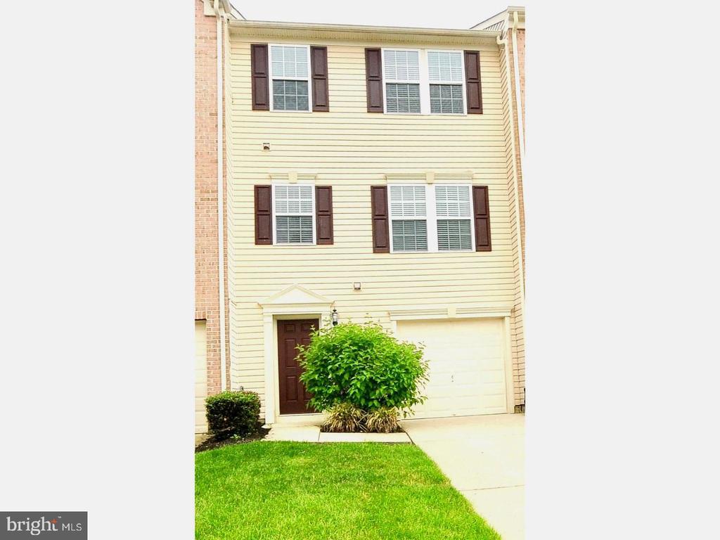 Residential Lease in MOUNT ROYAL