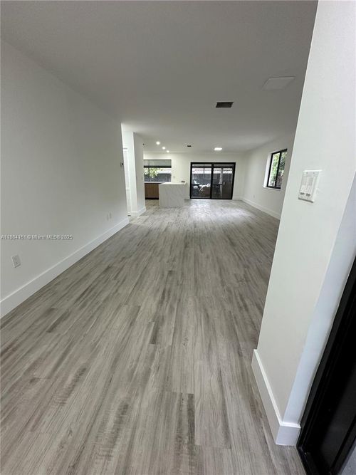 15471-15471 Turnbull Dr, Miami Lakes, FL, 33014-2333 | Card Image