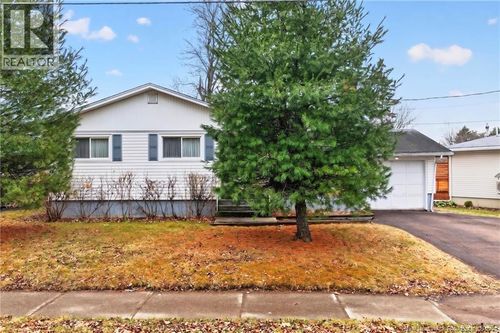 62 Madison Ave, Moncton, NB, E1E1R6 | Card Image