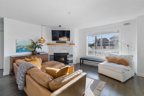 305-1950 E 11th Ave, Vancouver, BC, V5N1Z2 | Card Image