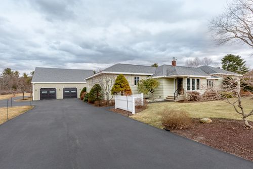 112 Old Lisbon Road, Lewiston, ME, 04240 | Card Image