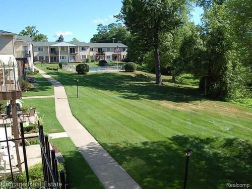 unit-202-5299 Highland Rd, Waterford, MI, 48327-1942 | Card Image