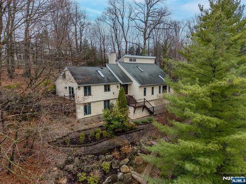 37 Berkshire Rd, Woodcliff Lake, NJ, 07677-7800 | Card Image