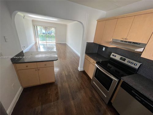 apt-204-980 Ne 170th St, North Miami Beach, FL, 33162-2542 | Card Image