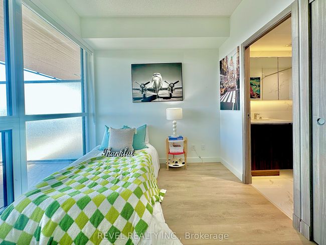 1902 - 25 Mcmahon Dr, Condo with 3 bedrooms, 3 bathrooms and 1 parking in North York ON | Image 34