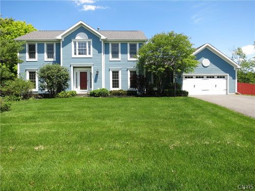 8226 Turnstone Dr, Manlius, NY, 13104-2135 | Card Image