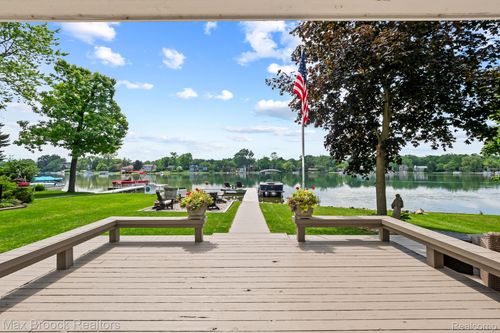 6847 Alden Dr, West Bloomfield, MI, 48324-2013 | Card Image