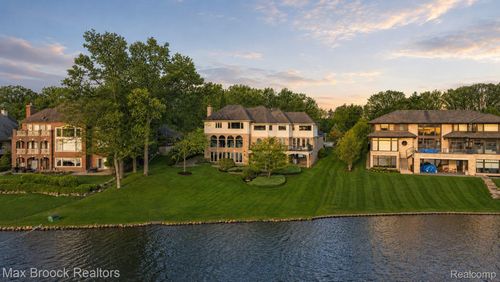 1832 Long Lake Shore Dr, Bloomfield Hills, MI, 48302-1233 | Card Image