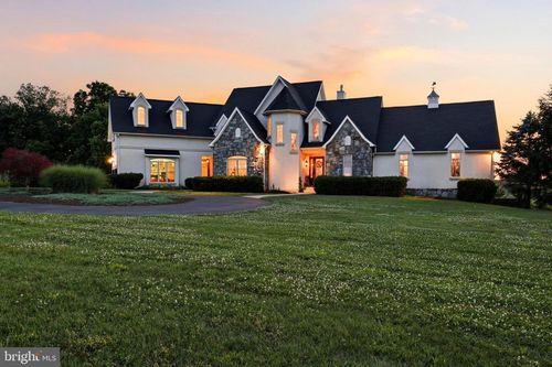 230 Chessie Ln, Harpers Ferry, WV, 25425-3045 | Card Image