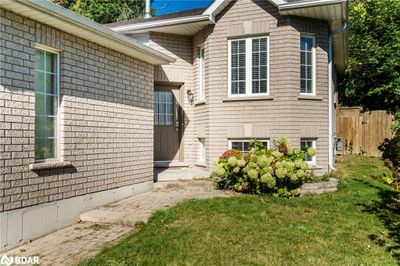 52 Monique Cres, House other with 4 bedrooms, 2 bathrooms and 4 parking in Barrie ON | Image 2