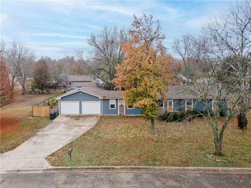 33 Century Pkwy, Neodesha, KS, 66757-1237 | Card Image