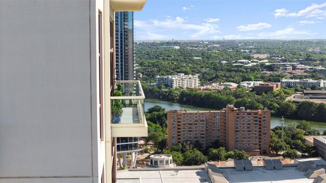 The view of Lady Bird Lake. The hike and bike trail is at a walking distance | Image 12