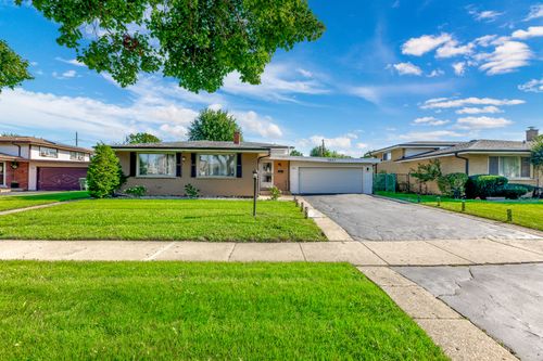 7851 Church St, Morton Grove, IL, 60053-1627 | Card Image