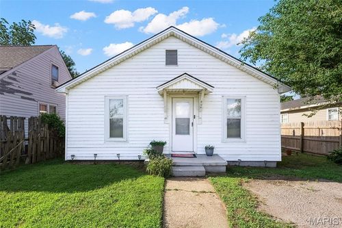 404 W Murray Ln, Sikeston, MO, 63801-4521 | Card Image