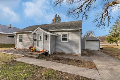 818 Franklin Street Sw, House other with 3 bedrooms, 1 bathrooms and null parking in HUTCHINSON MN | Image 2