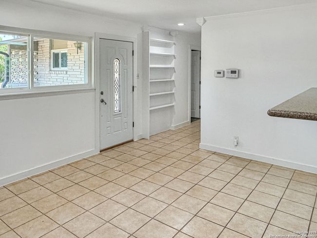 5102 Crown Ln, House other with 3 bedrooms, 2 bathrooms and null parking in Kirby TX | Image 5
