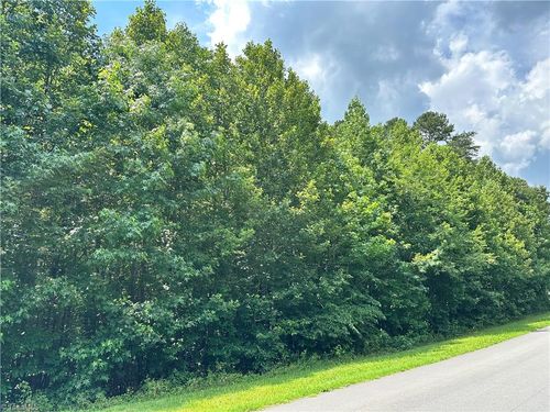124 Kameron Ct, Madison, NC, 27025-8285 | Card Image