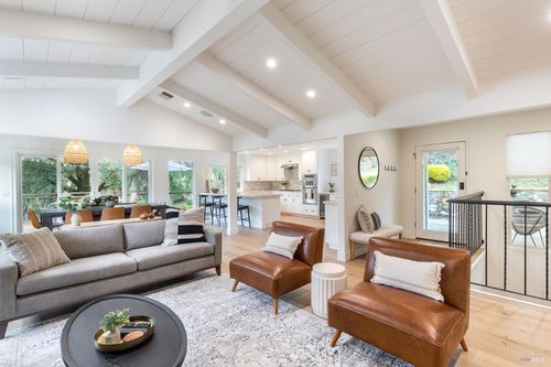 695 Chiquita Road, Healdsburg, CA, 95448 | Card Image