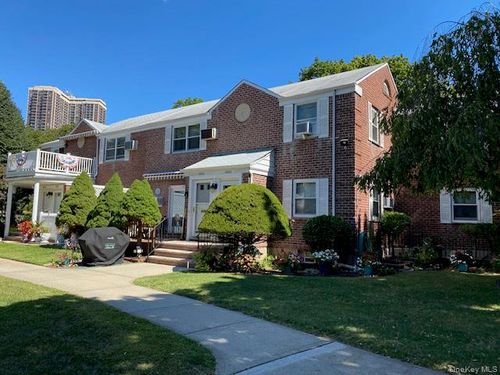 gv133e10-2-264 Langston Ave, Glen Oaks, NY, 11004-1042 | Card Image