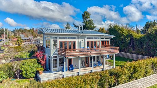 749 Kendor Dr, Point Roberts, WA, 98281-8406 | Card Image