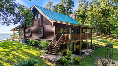 863 Porch Rock Rd, Pikeville, TN, 37367-8403 | Card Image