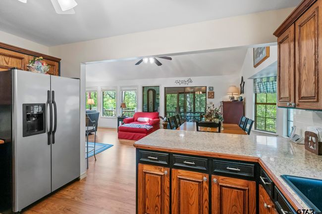 944 Clear Water Trl, House other with 3 bedrooms, 2 bathrooms and null parking in Holly Lake Ranch TX | Image 11