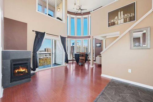 {{alt}} | Card Image