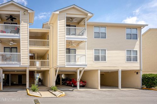 f13-2421 Beachview Dr, Ocean Springs, MS, 39564-9551 | Card Image