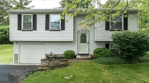 16 Falcon Dr, West Henrietta, NY, 14586-9732 | Card Image