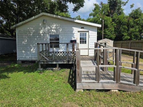 1713 Avenue I, Bay City, TX, 77414-4305 | Card Image